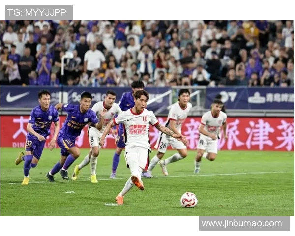 成都足球队的节奏对比与战术分析深度剖析 成都足球队的节奏对比与战术分析深度剖析