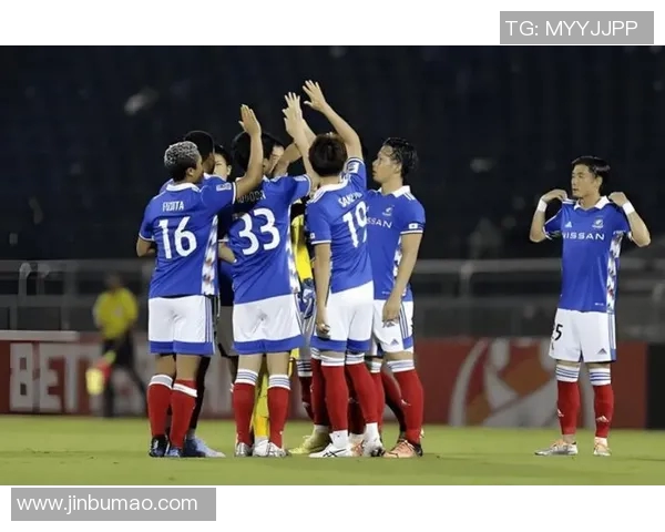 长崎航海与大阪钢巴的激烈对决展现足球魅力与团队精神的巅峰较量