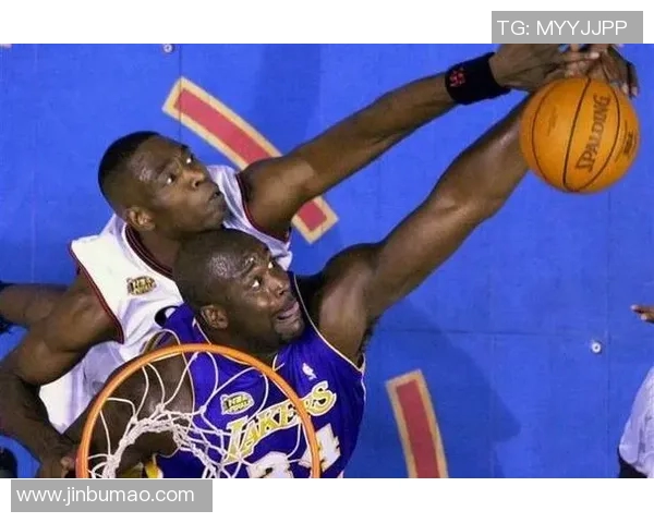 奥尼尔与穆托姆博身高对比分析及其在篮球场上的影响