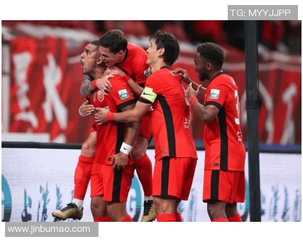 城南足球俱乐部迎战江源球队展现激情与实力的较量