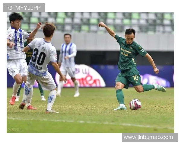 杭州篮球队反击战术解析：深度剖析球队如何在比赛中逆转局势